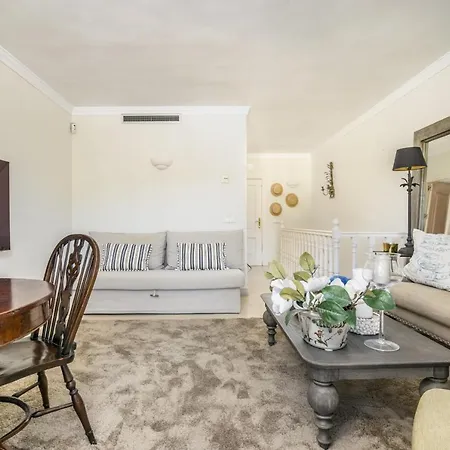 Sunny And Charming Townhouse In Aloha Pueblo Close To Aloha Golf Club Hébergement de vacances Marbellac