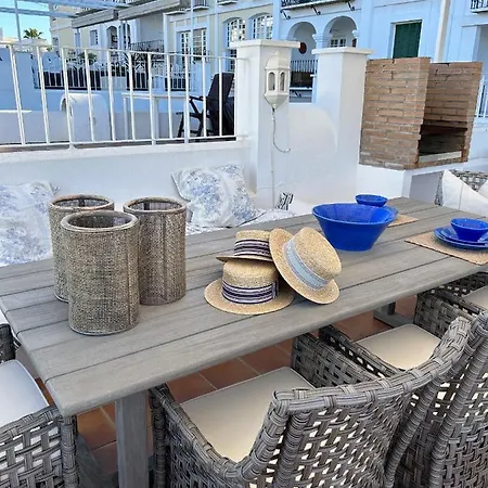 Hébergement de vacances Sunny And Charming Townhouse In Aloha Pueblo Close To Aloha Golf Club